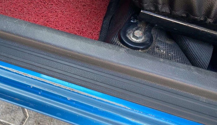 2017 Maruti Alto 800 VXI, Petrol, Manual, 88,058 km, Left running board - Minor scratches