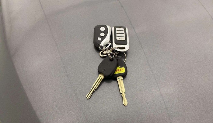 2013 Hyundai i10 MAGNA 1.1, Petrol, Manual, 80,109 km, Key Close Up