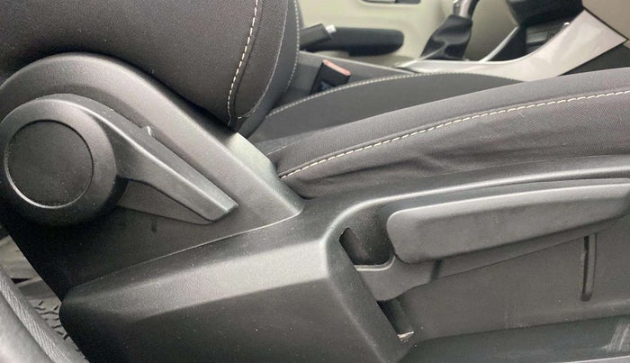 2022 Tata ALTROZ XZA, Petrol, Automatic, 15,668 km, Driver Side Adjustment Panel