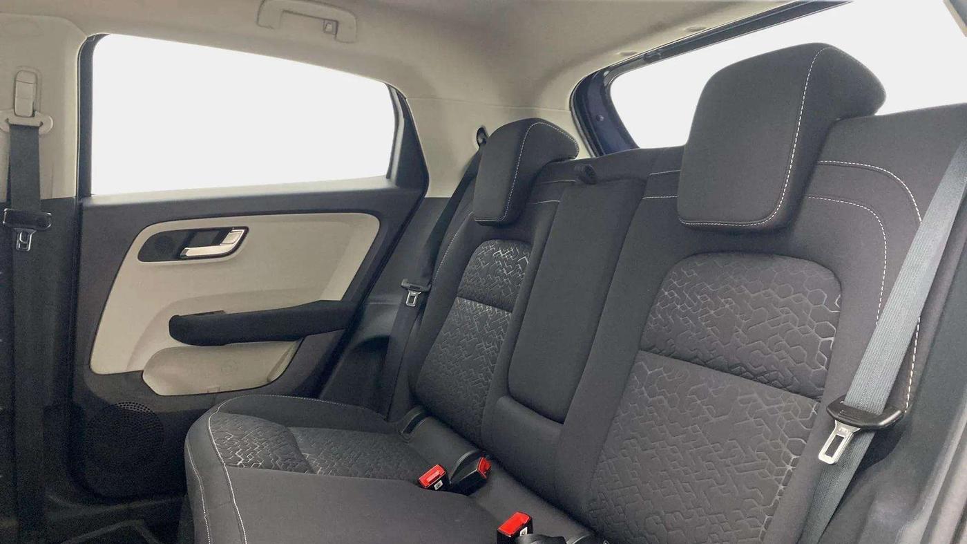 2022 Tata ALTROZ XZA, Petrol, Automatic, 15,668 km, Right Side Rear Door Cabin