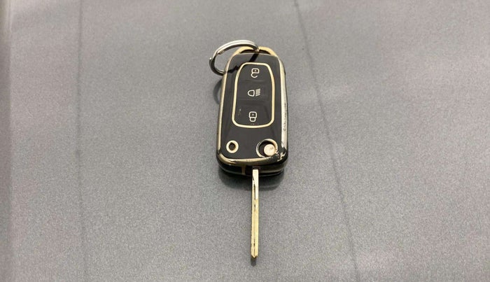 2021 Tata NEXON XE PETROL, Petrol, Manual, 54,141 km, Key Close Up