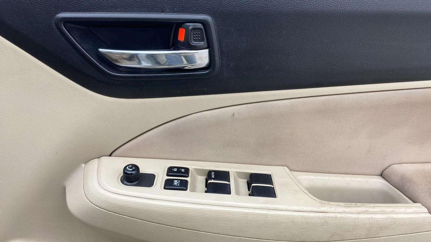 2019 Maruti Dzire VXI, Petrol, Manual, 79,036 km, Driver Side Door Panels Control