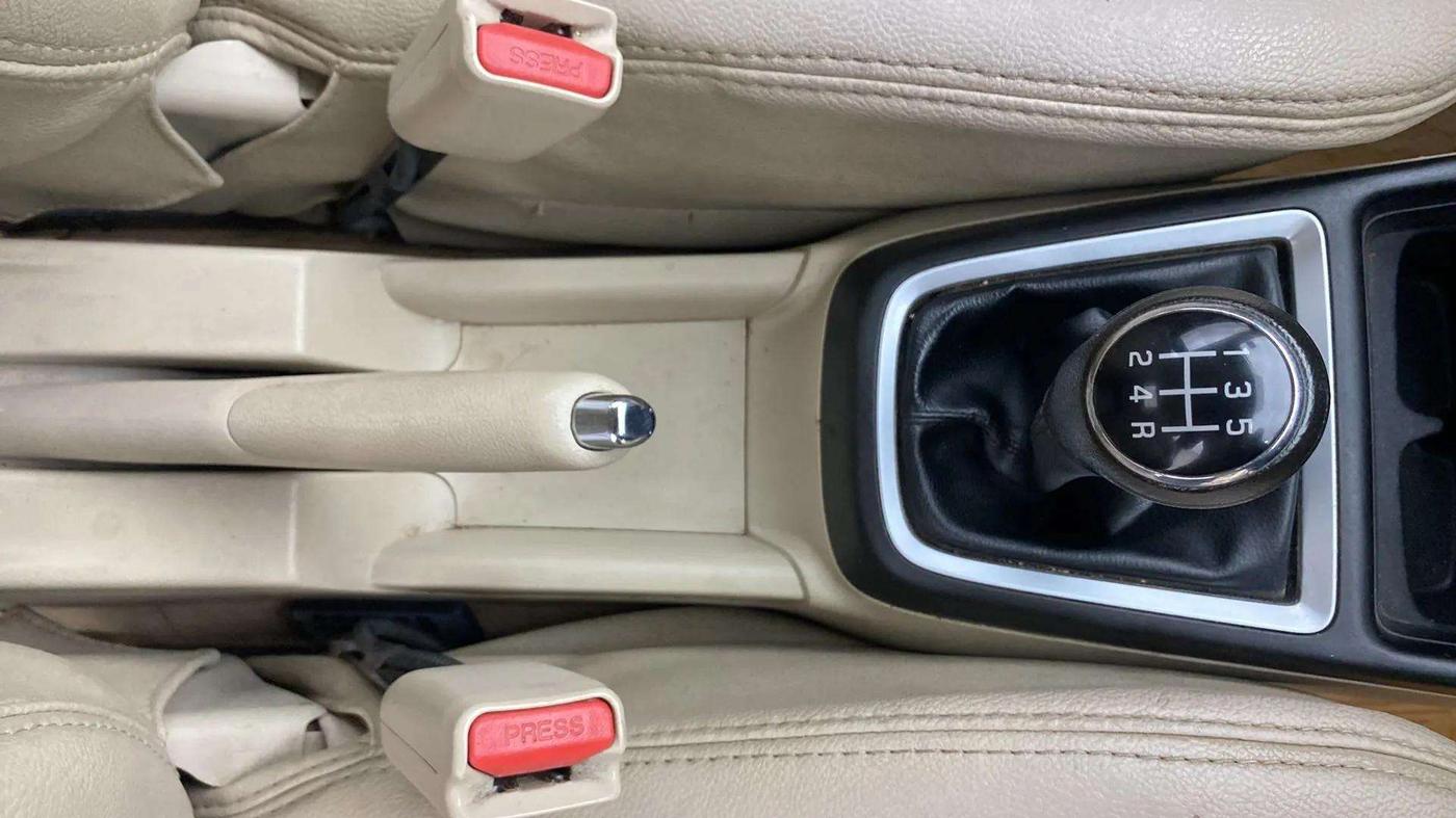 2019 Maruti Dzire VXI, Petrol, Manual, 79,036 km, Gear Lever