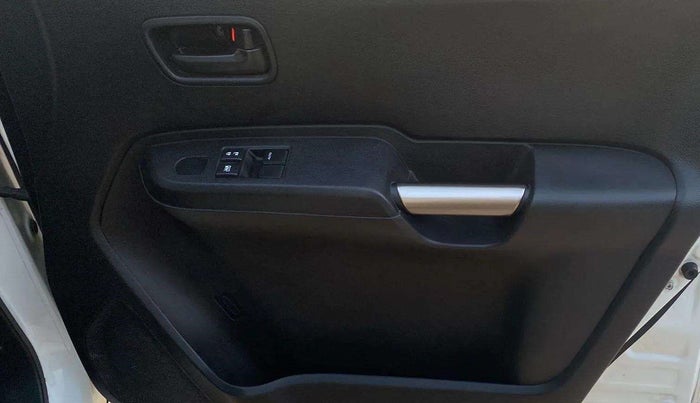 2018 Maruti IGNIS SIGMA 1.2, Petrol, Manual, 75,319 km, Driver Side Door Panels Control
