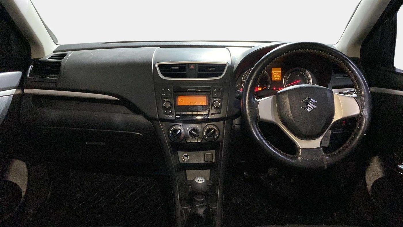 2015 Maruti Swift VXI, Petrol, Manual, 68,601 km, Dashboard