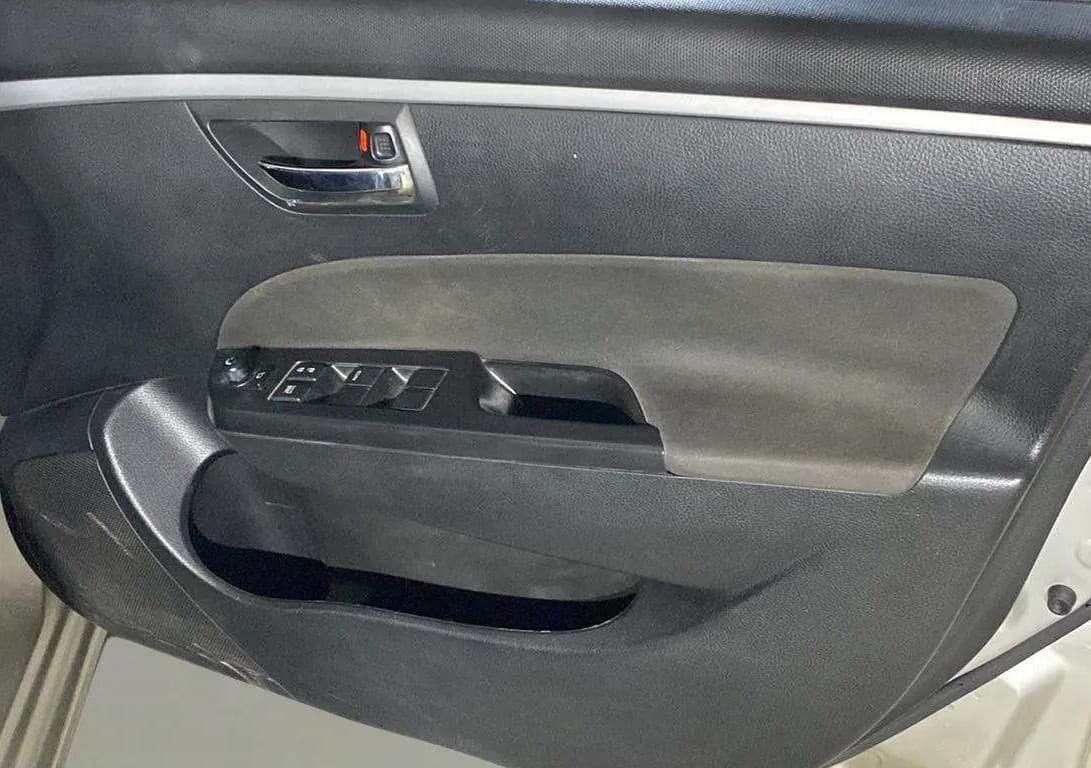 2015 Maruti Swift VXI, Petrol, Manual, 68,601 km, Driver Side Door Panels Control