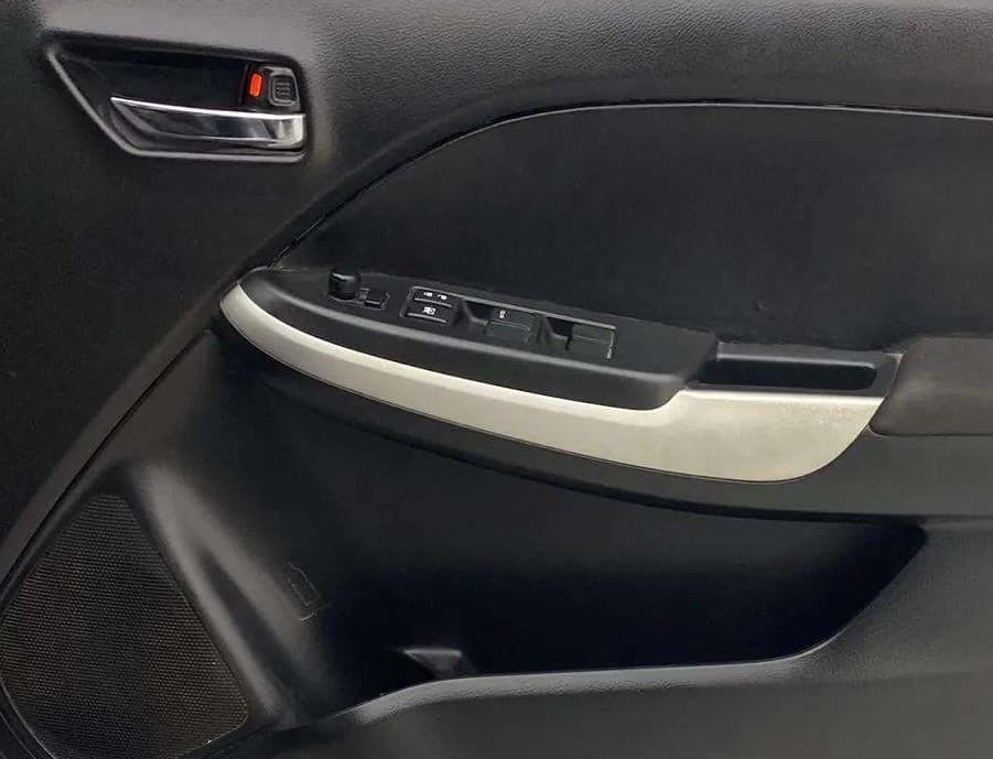 2017 Maruti Baleno DELTA PETROL 1.2, Petrol, Manual, 67,779 km, Driver Side Door Panels Control