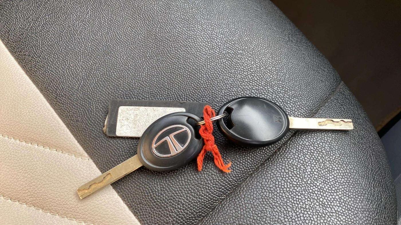 2023 Tata Tiago XE PETROL, Petrol, Manual, 4,455 km, Key Close Up