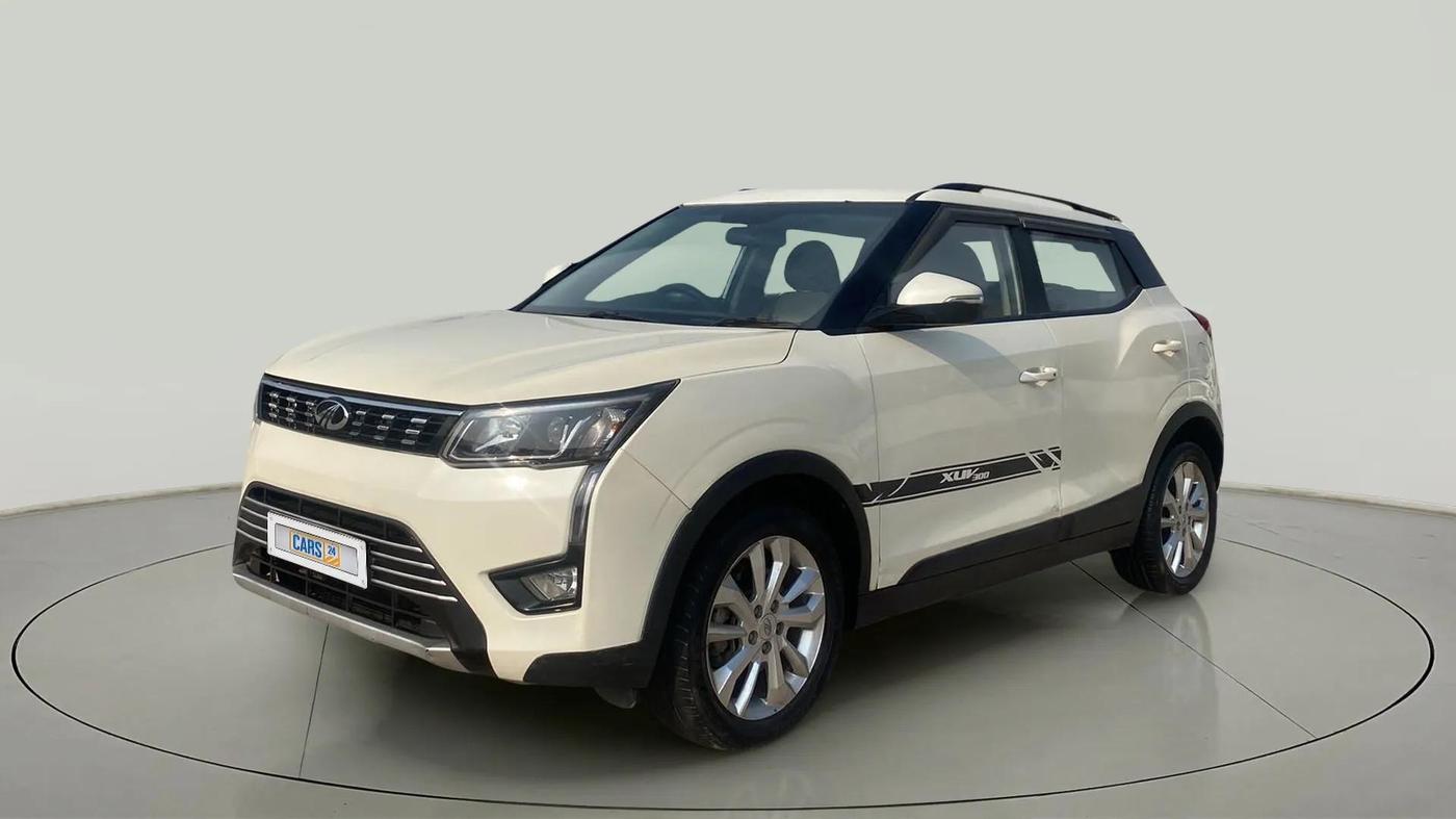 2019 Mahindra XUV300 W8 1.2 PETROL, Petrol, Manual, 76,240 km, Left Front Diagonal