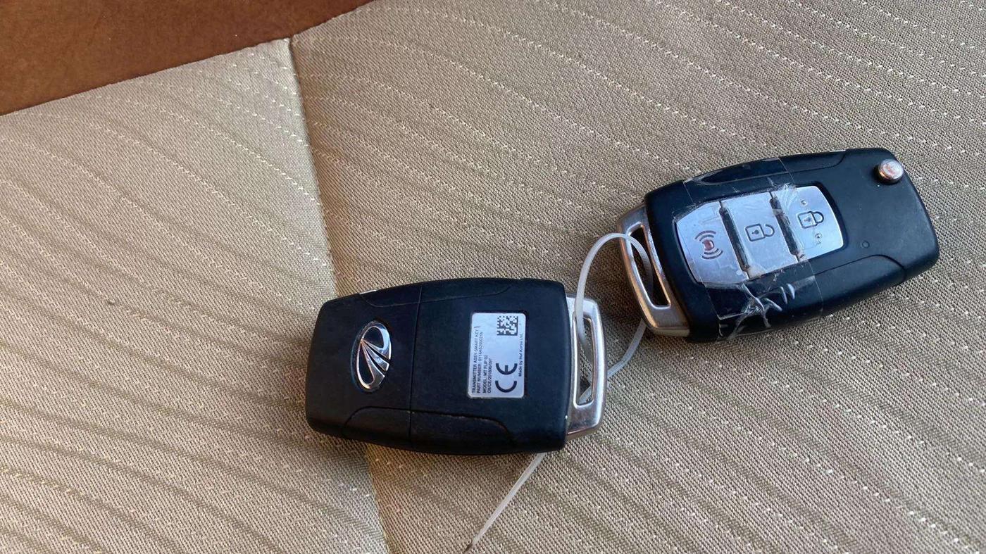2019 Mahindra XUV300 W8 1.2 PETROL, Petrol, Manual, 76,240 km, Key Close Up