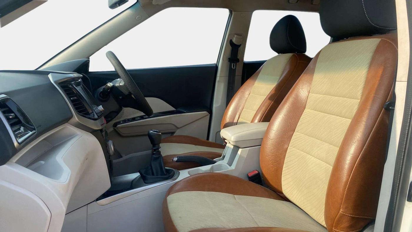 2019 Mahindra XUV300 W8 1.2 PETROL, Petrol, Manual, 76,240 km, Right Side Front Door Cabin
