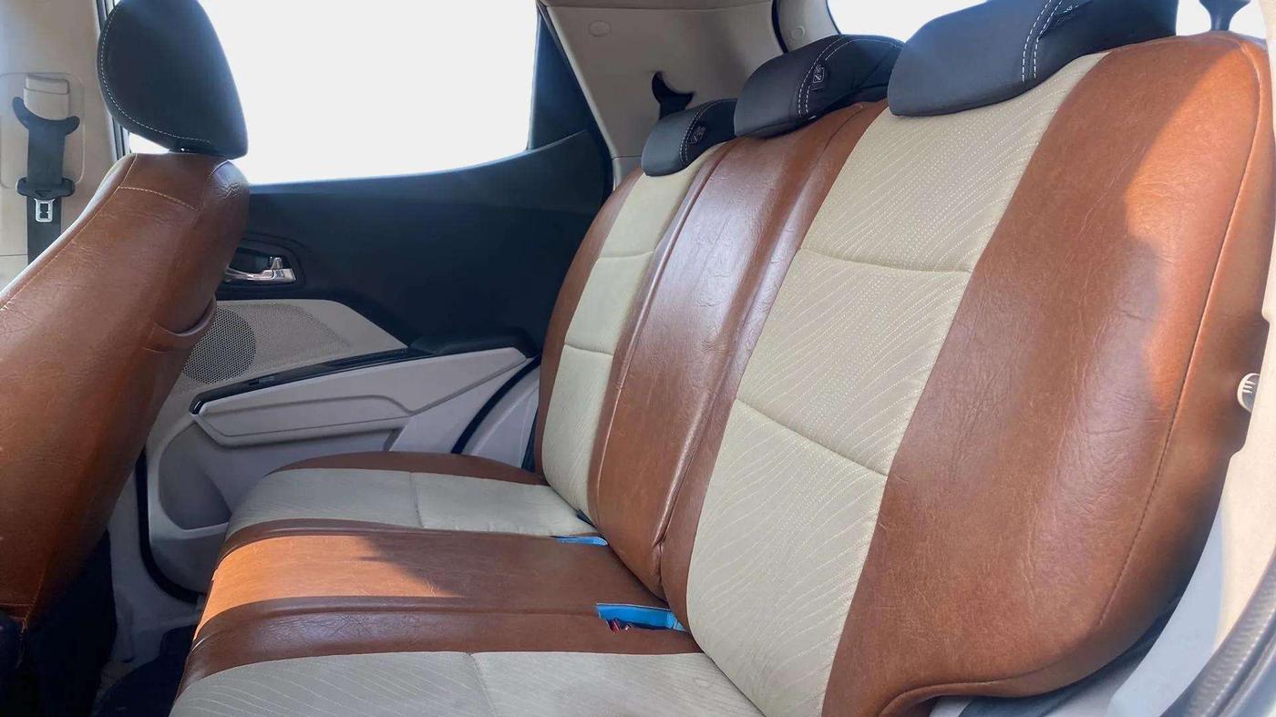 2019 Mahindra XUV300 W8 1.2 PETROL, Petrol, Manual, 76,240 km, Right Side Rear Door Cabin