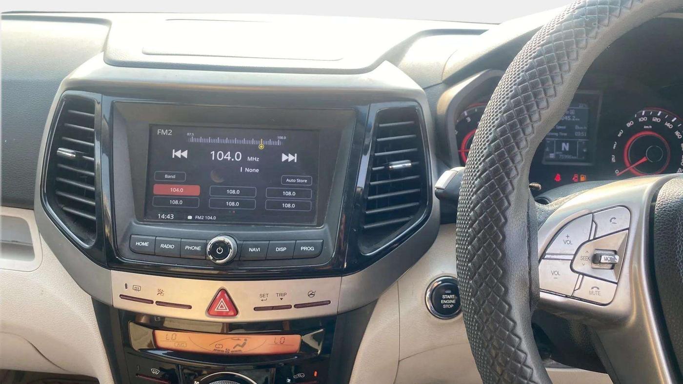 2019 Mahindra XUV300 W8 1.2 PETROL, Petrol, Manual, 76,240 km, Air Conditioner