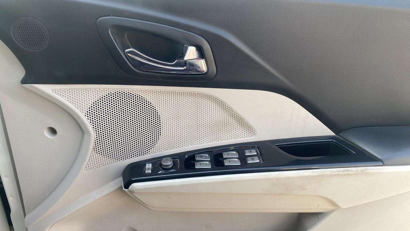 2019 Mahindra XUV300 W8 1.2 PETROL, Petrol, Manual, 76,240 km, Driver Side Door Panels Control