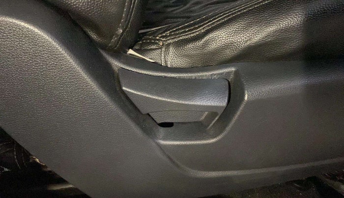 2021 Mahindra XUV300 W6 1.2 PETROL, Petrol, Manual, 20,968 km, Driver Side Adjustment Panel