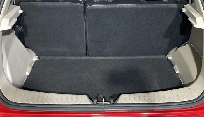 2021 Mahindra XUV300 W6 1.2 PETROL, Petrol, Manual, 20,968 km, Boot Inside