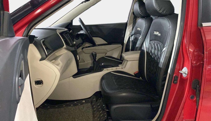 2021 Mahindra XUV300 W6 1.2 PETROL, Petrol, Manual, 20,968 km, Right Side Front Door Cabin