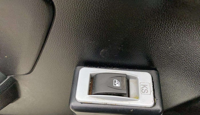 2023 Maruti Swift LXI, Petrol, Manual, 17,107 km, Left front window switch / handle - Minor damage