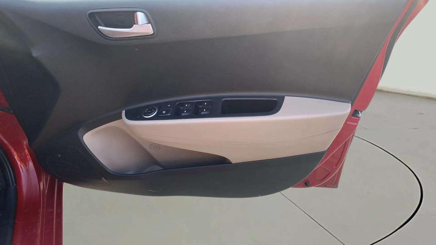 2018 Hyundai Grand i10 SPORTZ AT 1.2 KAPPA VTVT, Petrol, Automatic, 39,066 km, Driver Side Door Panels Control