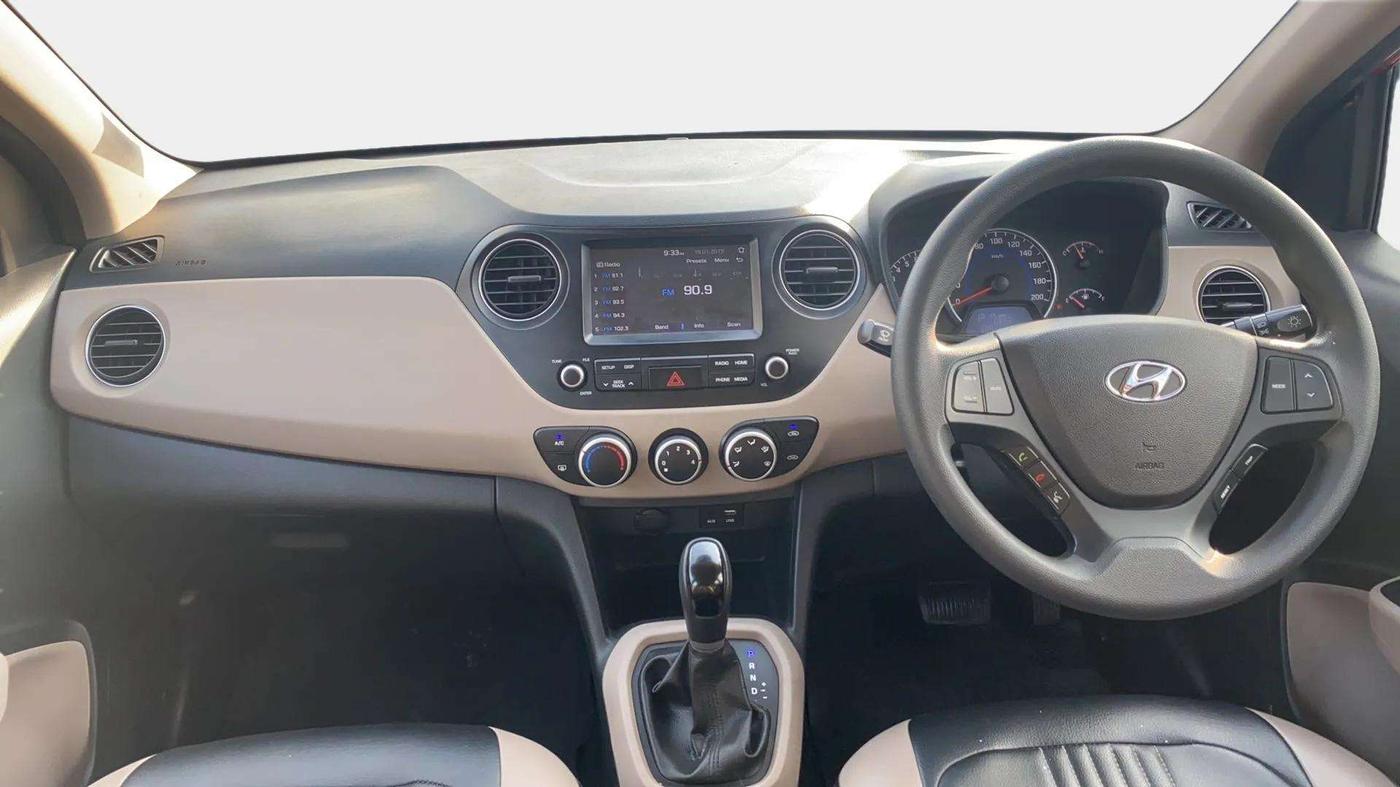 2018 Hyundai Grand i10 SPORTZ AT 1.2 KAPPA VTVT, Petrol, Automatic, 39,066 km, Dashboard