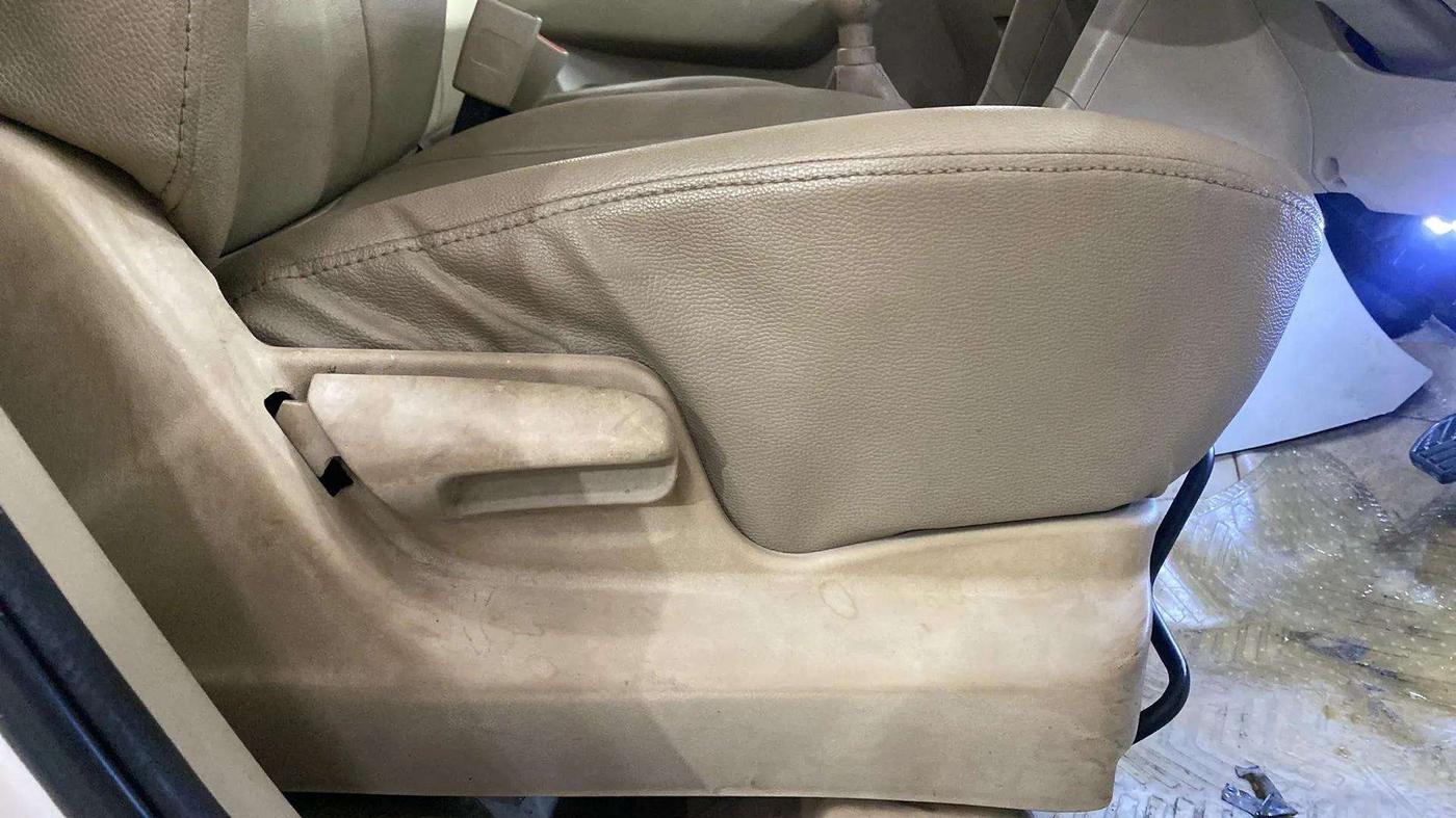 2014 Maruti Ertiga VXI CNG, CNG, Manual, 41,699 km, Driver Side Adjustment Panel