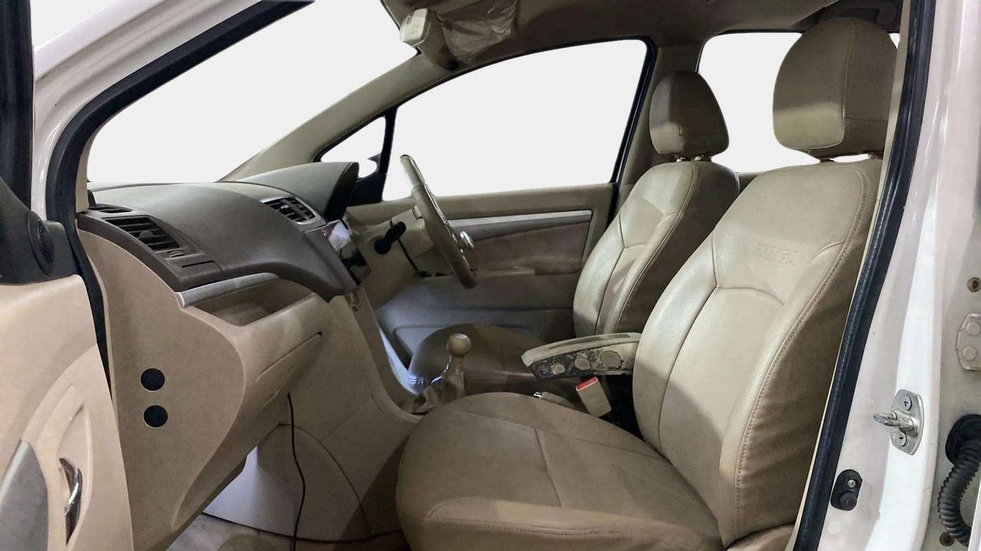 2014 Maruti Ertiga VXI CNG, CNG, Manual, 41,699 km, Right Side Front Door Cabin