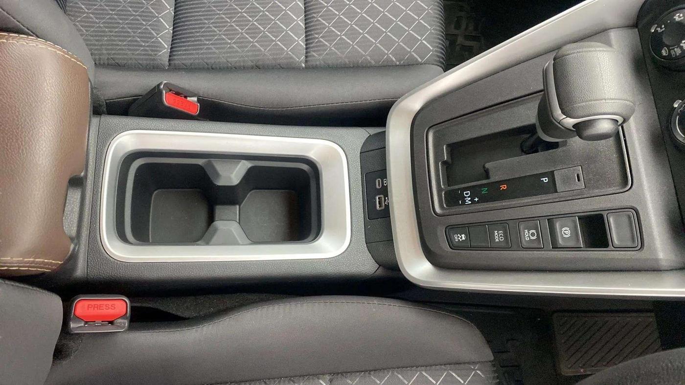 2024 Toyota INNOVA HYCROSS GX 7 STR, Petrol, Automatic, 12,203 km, Gear Lever