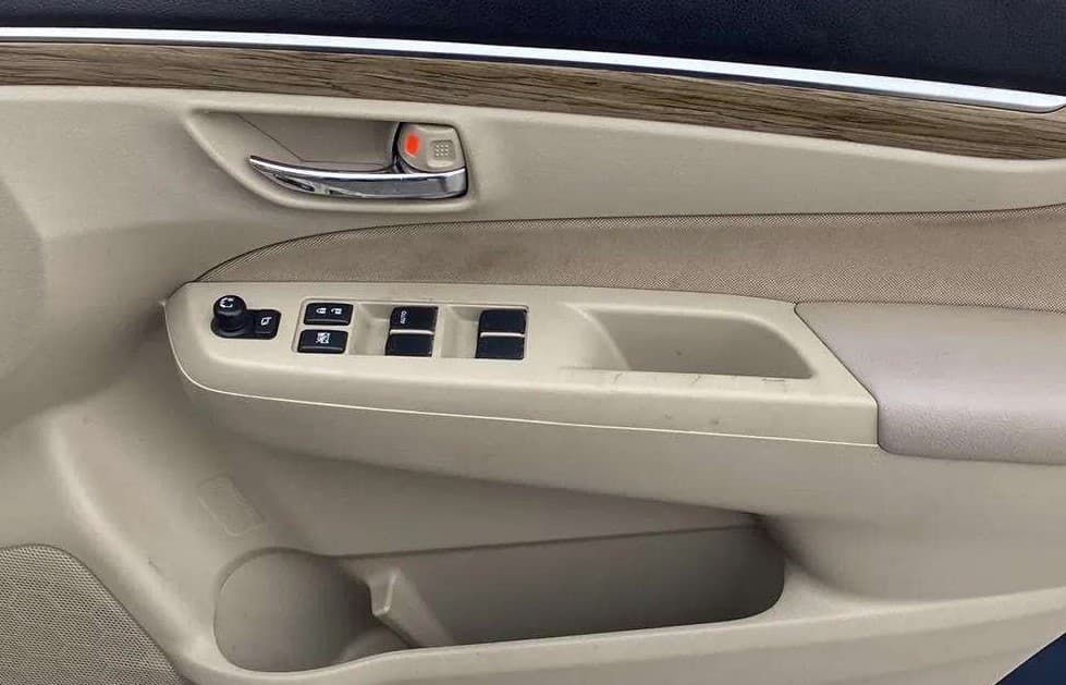 2019 Maruti Ciaz ZETA 1.5 SHVS MT PETROL, Petrol, Manual, 55,954 km, Driver Side Door Panels Control