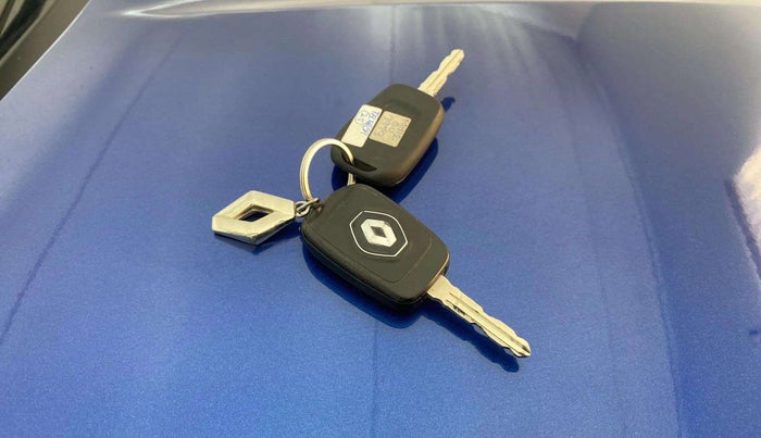 2020 Renault TRIBER RXL MT, Petrol, Manual, 68,979 km, Key Close Up