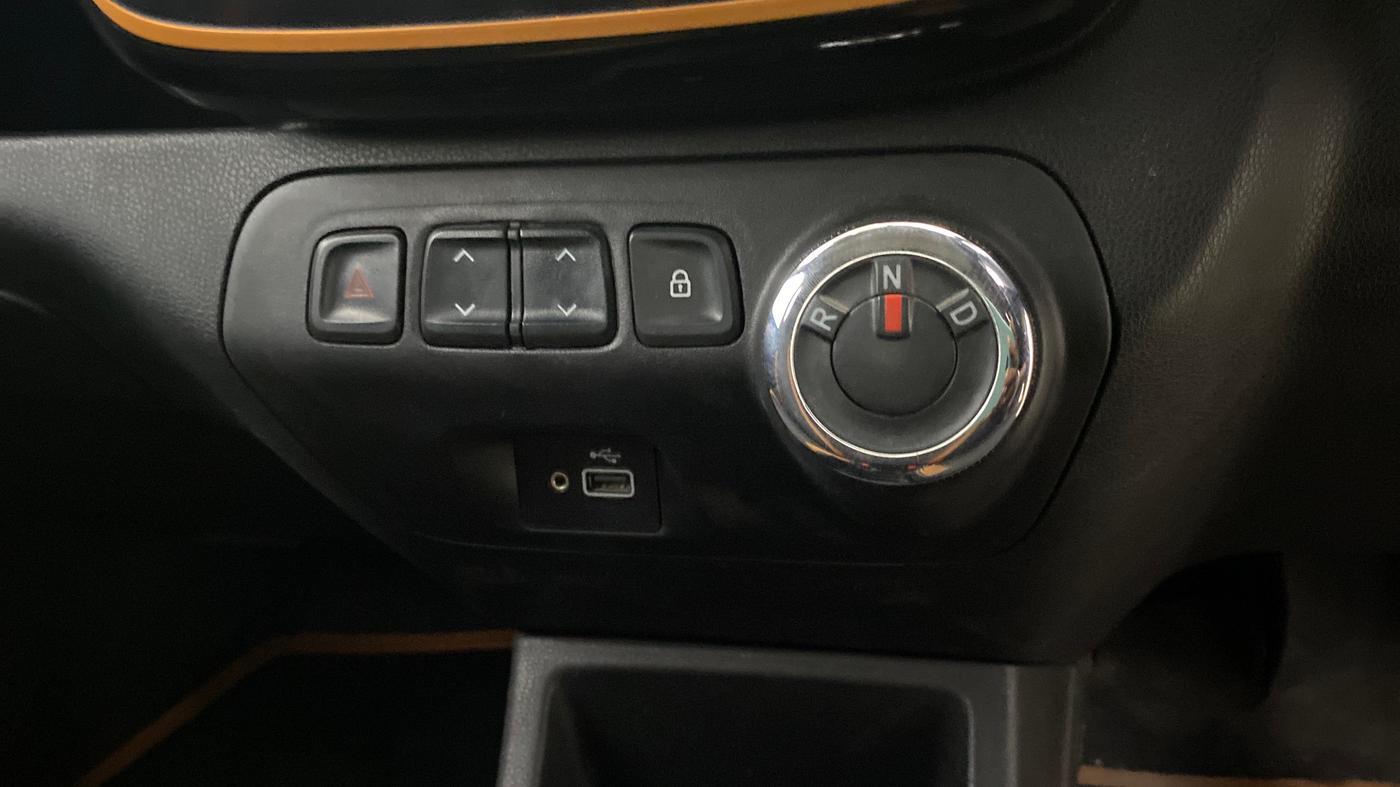 2019 Renault Kwid CLIMBER 1.0 AMT, Petrol, Automatic, 23,447 km, Gear Lever
