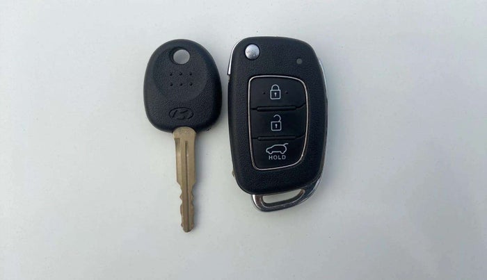 2021 Hyundai NEW I20 SPORTZ 1.2 MT, Petrol, Manual, 8,531 km, Key Close Up