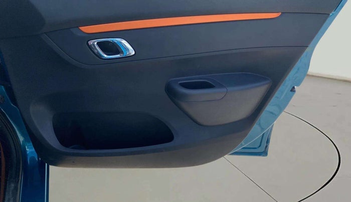 2019 Renault Kwid CLIMBER 1.0 (O), Petrol, Manual, 14,233 km, Driver Side Door Panels Control
