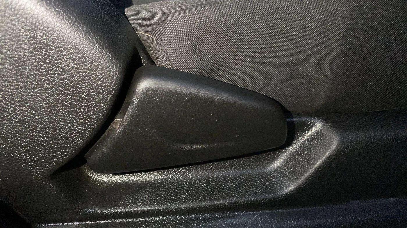 2022 Renault Kwid RXT 1.0, Petrol, Manual, 17,818 km, Driver Side Adjustment Panel