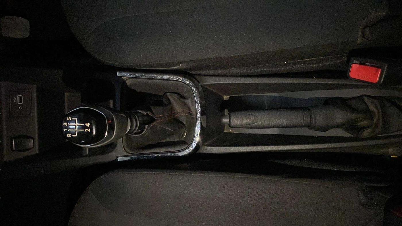 2022 Renault Kwid RXT 1.0, Petrol, Manual, 17,818 km, Gear Lever