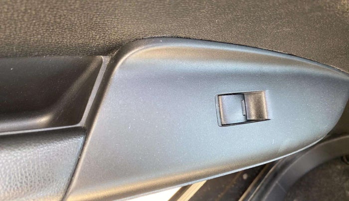 2016 Honda Jazz 1.2L I-VTEC V, Petrol, Manual, 28,173 km, Left front window switch / handle - Power window makes minor noise