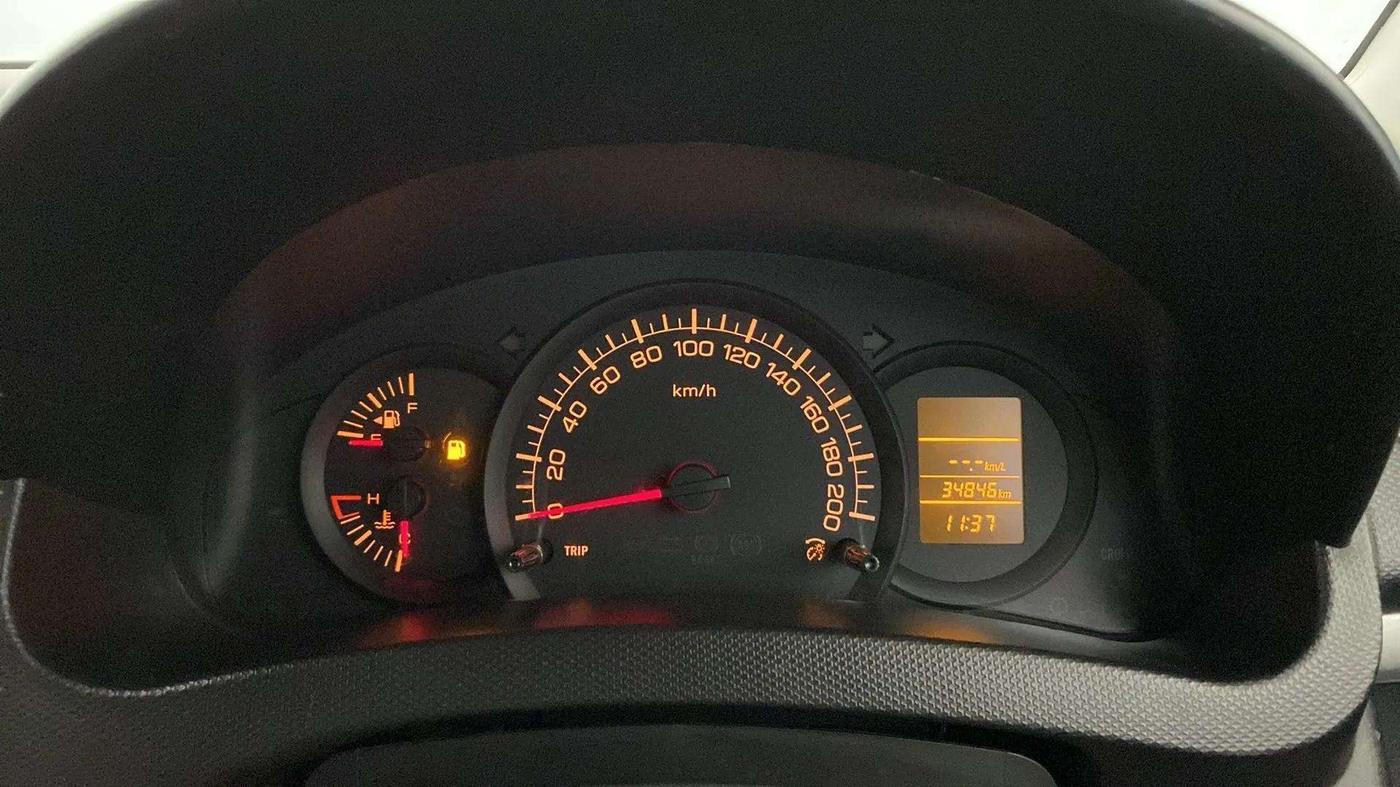 2017 Maruti Swift LXI (O), Petrol, Manual, 35,242 km, Odometer Image