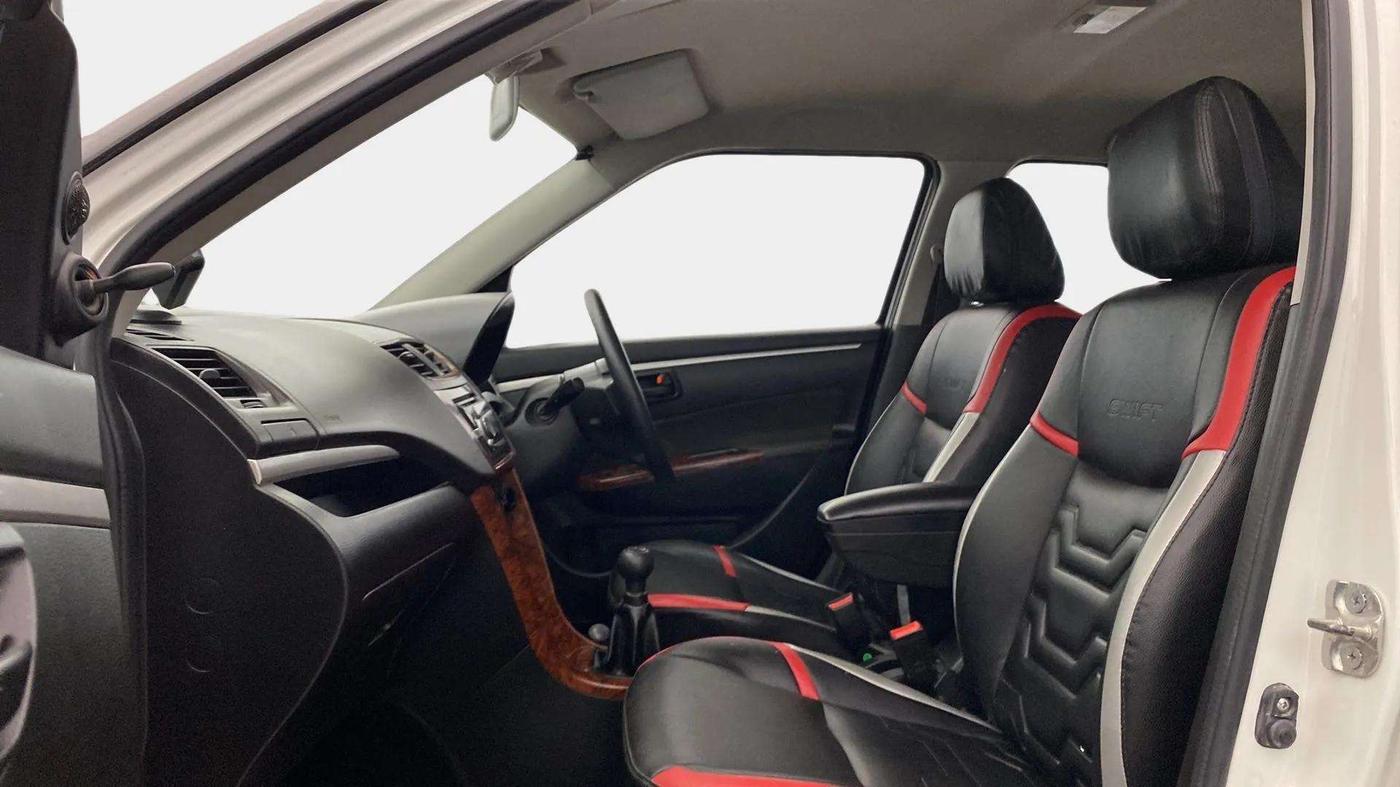 2017 Maruti Swift LXI (O), Petrol, Manual, 35,242 km, Right Side Front Door Cabin