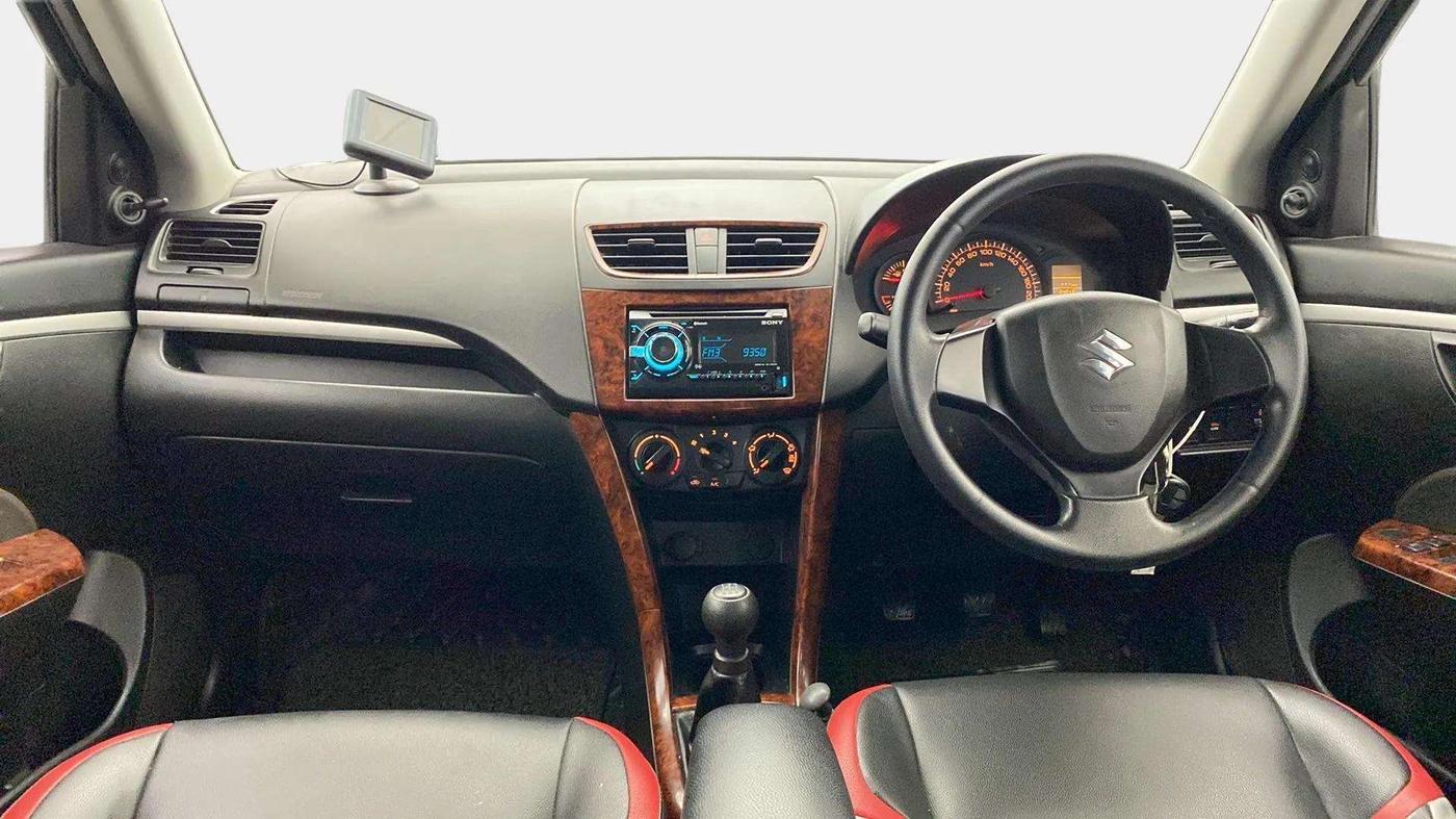 2017 Maruti Swift LXI (O), Petrol, Manual, 35,242 km, Dashboard