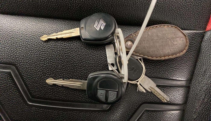 2017 Maruti Swift LXI (O), Petrol, Manual, 35,242 km, Key Close Up