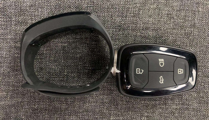 2020 Tata ALTROZ XZ PETROL, Petrol, Manual, 6,092 km, Key Close Up