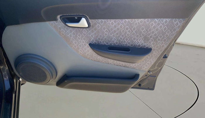 2017 Maruti Alto 800 LXI, Petrol, Manual, 30,156 km, Driver Side Door Panels Control
