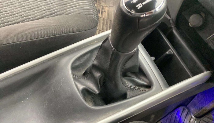 2017 Maruti Baleno DELTA PETROL 1.2, Petrol, Manual, 62,825 km, Gear lever - Boot Cover minor damage