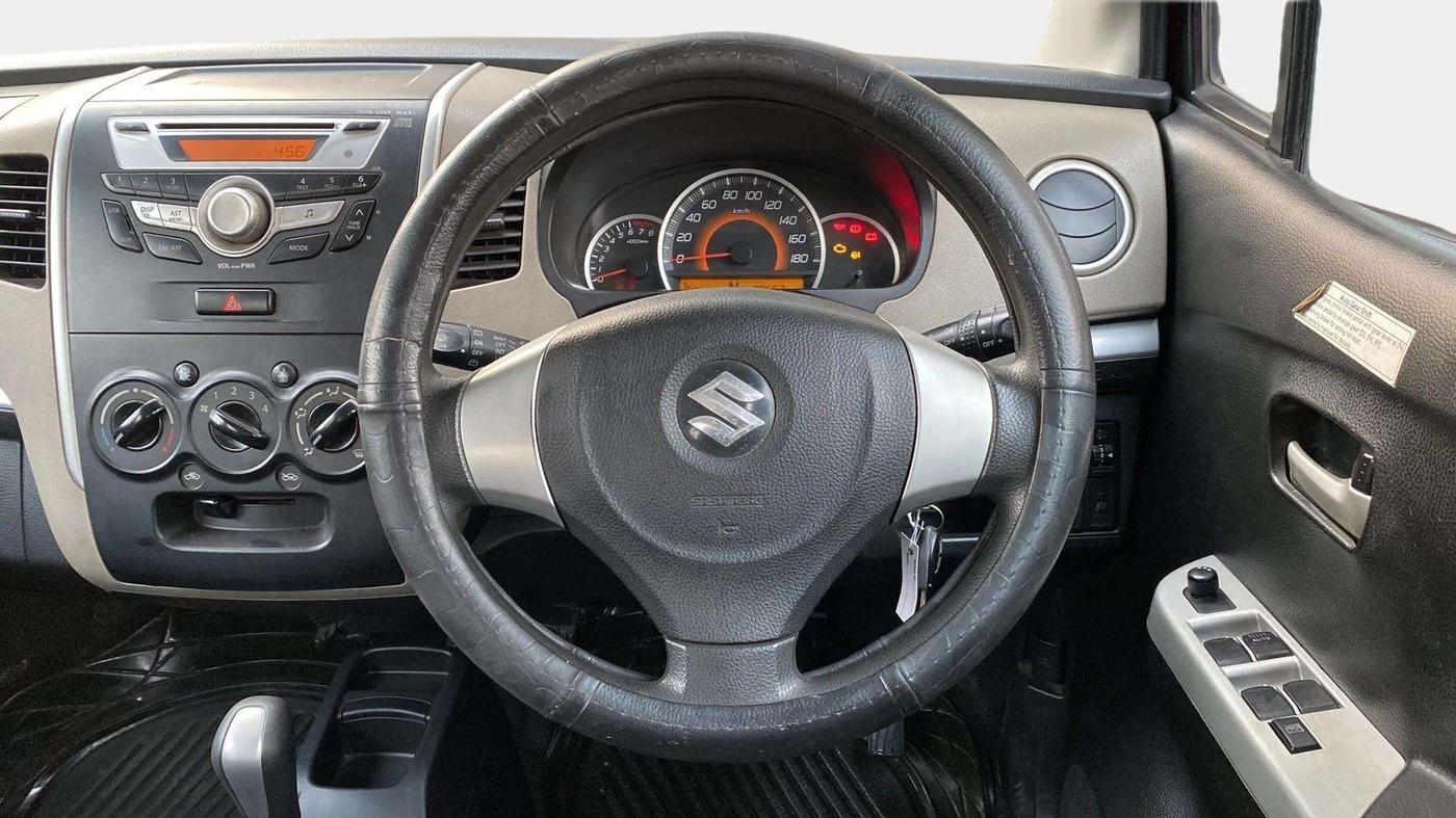 2016 Maruti Wagon R 1.0 VXI (O) AMT, Petrol, Automatic, 30,663 km, Steering Wheel Close Up