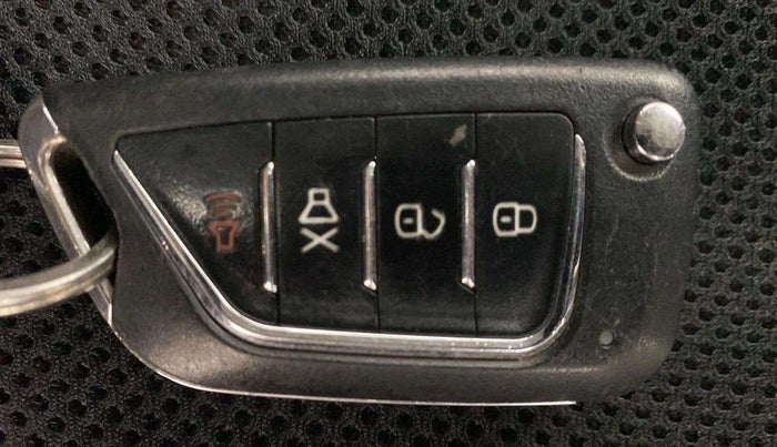 2023 Maruti Swift LXI, Petrol, Manual, 40,184 km, Key Close Up