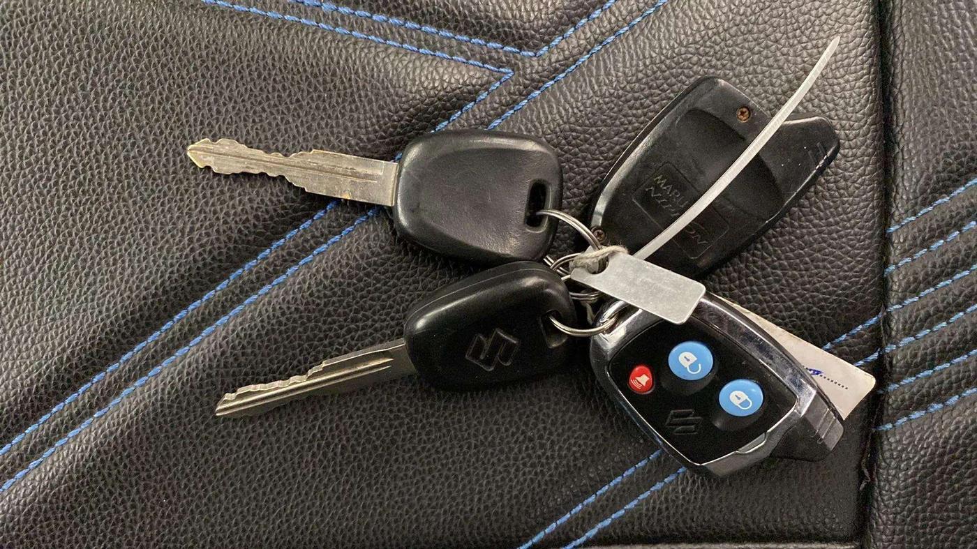 2019 Maruti Swift LXI, Petrol, Manual, 28,558 km, Key Close Up