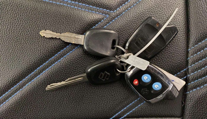 2019 Maruti Swift LXI, Petrol, Manual, 28,558 km, Key Close Up