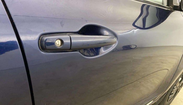 2019 Maruti Swift LXI, Petrol, Manual, 28,558 km, Driver-side door - Minor scratches