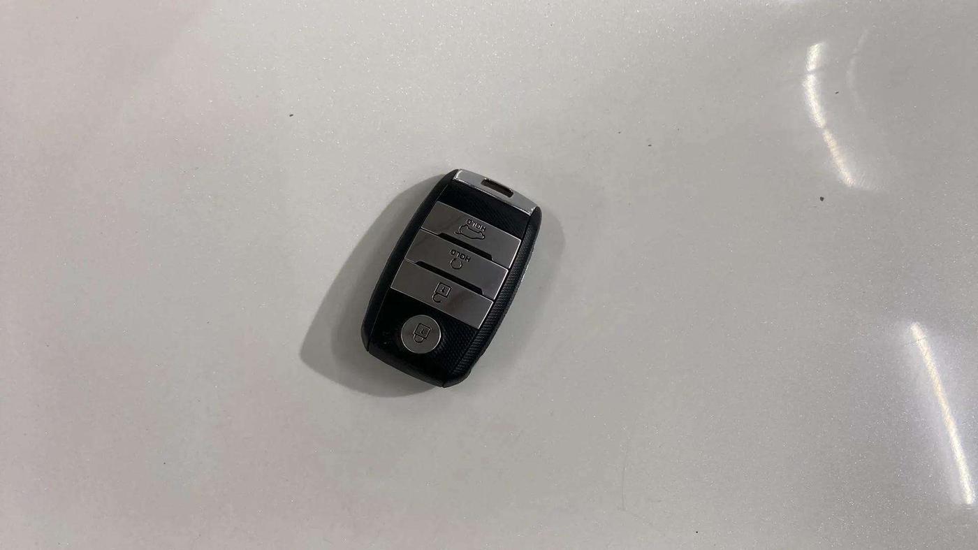 2021 KIA SONET HTX 1.0 IMT, Petrol, Manual, 22,807 km, Key Close Up