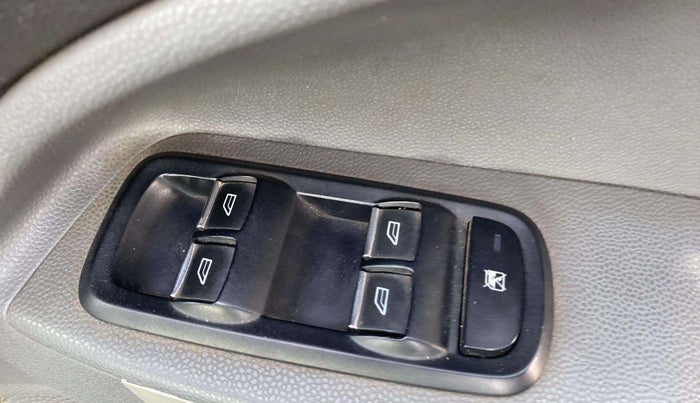 2016 Ford Ecosport TITANIUM+ 1.5L DIESEL, Diesel, Manual, 61,298 km, Right front window switch / handle - Power window makes minor noise