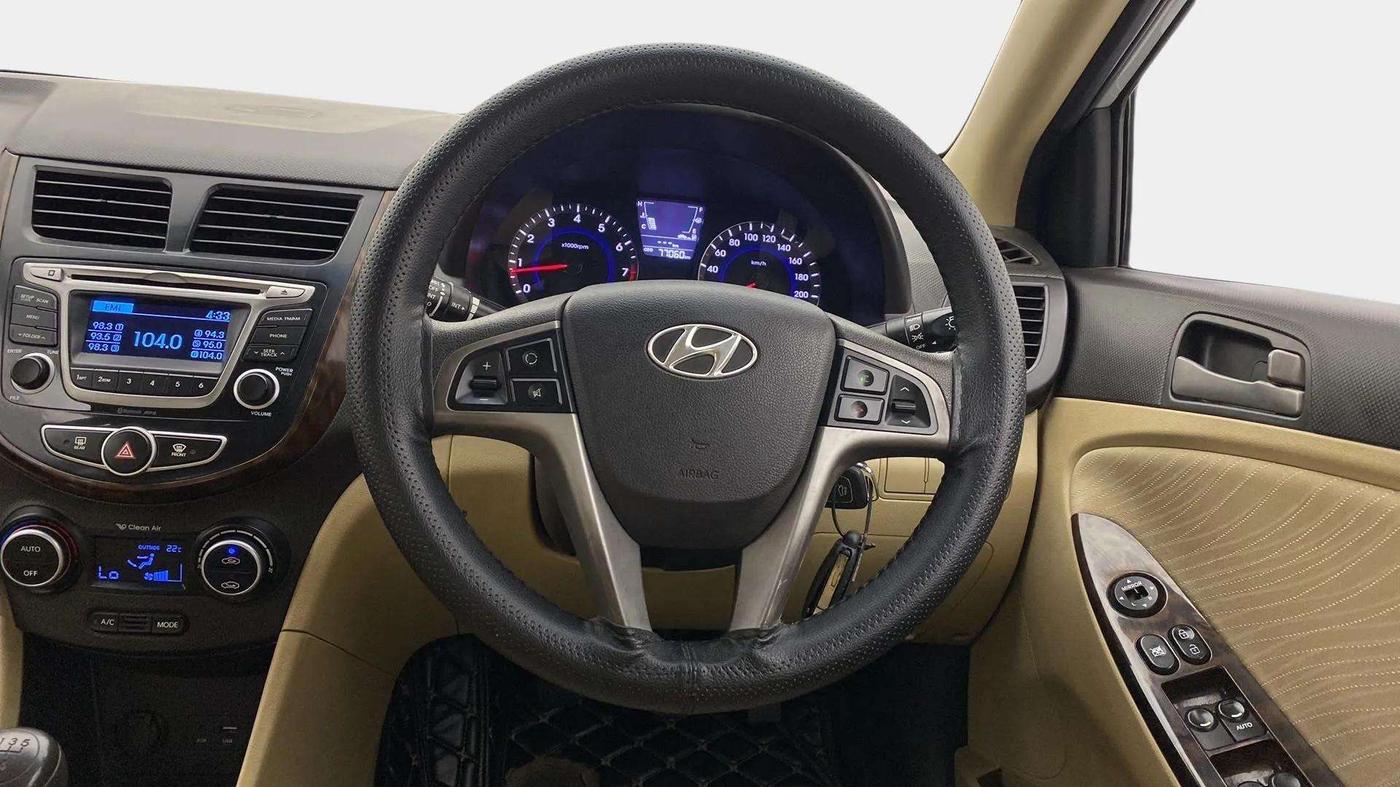 2016 Hyundai Verna 1.6 VTVT S, Petrol, Manual, 77,069 km, Steering Wheel Close Up
